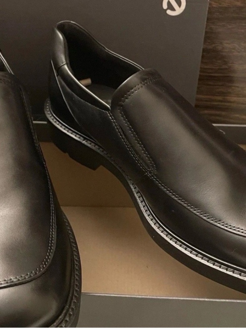 ECCO LONDON SLIP-ON SHOES